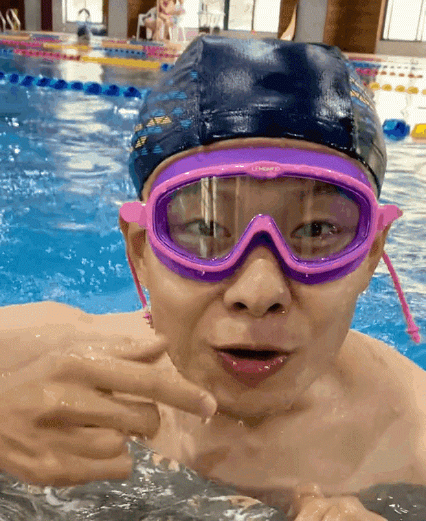 SplashGuard Pro: Gafas de natación para niños